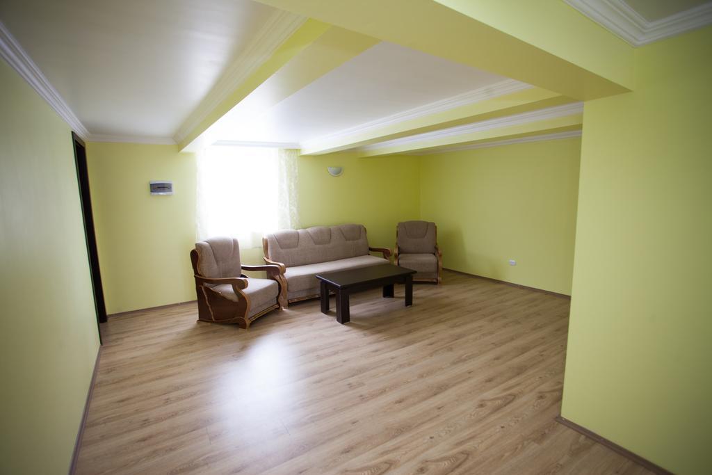 Mestiatour Guest House Екстериор снимка